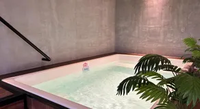 Habitación Moderna y Céntrica con Balcón y Piscina climatizada - Image 2