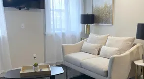 MODERN 1BR Apt with PRIVATE deck - Image 2