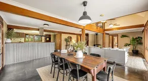 Adelaide Hill Luxury Amenities and Stunning Vistas - Image 5
