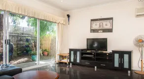 Abbotsford Private Rooms & Pods - 15 Charles Homestay - Image 2