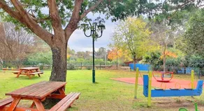 Spacious and Peaceful 2BD with Mamad, Garden & Parking - Image 5