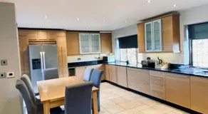 Riverside 4 Bedroom House Wraysbury Staines - Image 3
