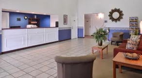 Comfort Crest Inn Smackover - Image 3