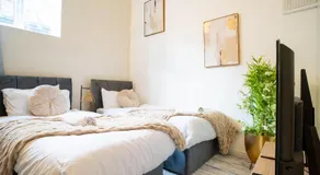 20 minutes from Gatwick airport! - Image 2