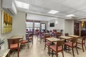 Best Western Plus Rose City Suites - Image 4