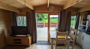 Cosy Cabin - Image 2