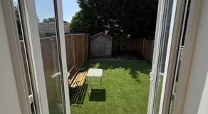 Modern 3 bedroom Home in Cobham Peaceful Location - Image 4