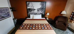 Iron Mountain Inn & Suites MI US 2 - Image 2
