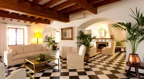 Hotel Sis Pins - Image 5