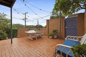 Bright Coastal Townhouse with BBQ & Courtyard - Image 5