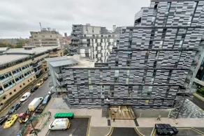 Stylish Top Floor Apartment in the City Centre - Image 5