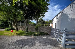 Beautiful Rural Cottage by the Coast - Image 5