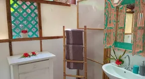 Eco cabanon Vaiana plage privée - Image 2