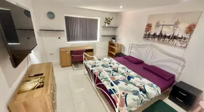 Separate One Bedroom Large Apartment in Slough - Image 4