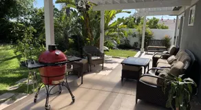 Adorable Room in the House with Peacefull Backyard - Image 2
