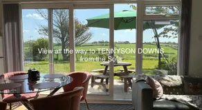 VALLEY VIEW self-catering coastal bungalow in rural West Wight - Image 4