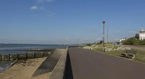 Southend Guest House - Close to Beach, Train Station & Southend Airport - Image 3