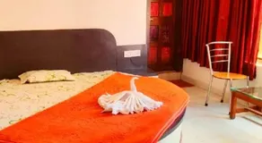 Panchmarhi Deluxe Stay - Image 5