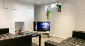 Stylish 3-bedroom home in Canterbury City-Centre - Superb Location! - Image 2