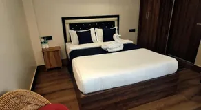 D9 Restaurant and Hotel - Image 5