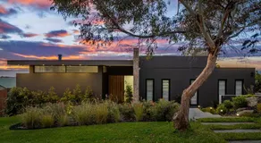 OMG the Views! Your Luxury Bay Retreat Awaits! - Image 5