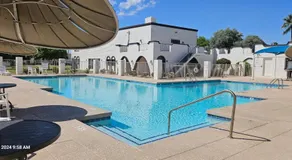 Walk to OLD TOWN 3 FULL Bathrooms 4 Bedrooms 5 actual Beds - Image 2