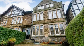 Spacious Victorian Townhouse near HCC with off street parking - Image 3