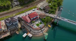Lakeside Luxury Apartments - Image 4