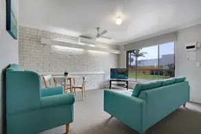 Hybiscus Waterfront Apartments - Image 4
