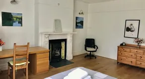 Spacious 3 Bed Room Flat in South West London - Image 2
