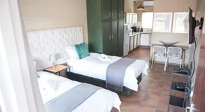 Melrose Place Guestrooms - Image 2