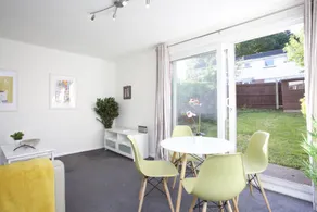 Sleek 2BD House with Garden Heart of Guildford - Image 5