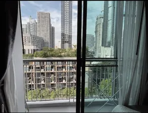 Modern Condo in Khlong Toei Balcony, Gym, Fast WiFi - Image 5