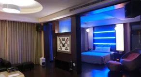 The Blue Sky Motel - Image 4