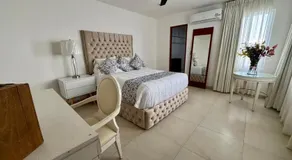 Beautiful house with a pool - Image 2