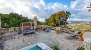 Stunning 2BR Villa with Pool - Image 4