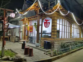 西安咸阳机场醒石轩别墅客栈复古景观大床房 - Image 4