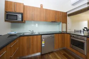 Picnic Bay Apartments Unit 4 - Image 2