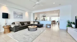 14 Gorgeous Waterfront Noosa Oasis - Image 3