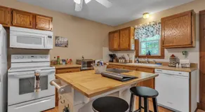 Cozy Bungalow Just Minutes from Mystic, Westerly Beaches, Boating and Casinos! bungalow - Image 3