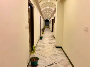 Hotel Galaxy Inn - Image 2
