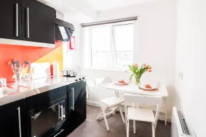 Stylish 2-Bed Flat – Central Southampton Spot - Image 3