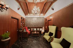 Plutus Luxury Boutique Stay by Quercus Oak Stays - Image 2