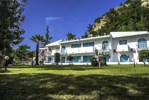PINE TREES ART HOTEL - Image 3