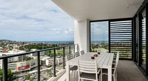 Elevated 3BR Stay - Views Amenities Parking - Image 5