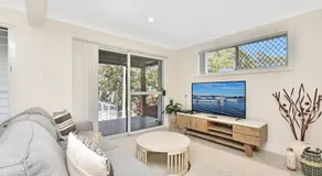Upper Deck On Dobell - Image 2