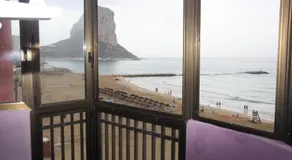 Primera Linea de Playa con Garaje - Image 3