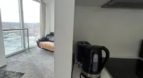 Heart of City, Centre Point Luxury Apartment - Image 3