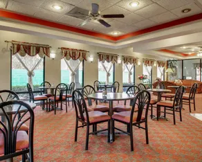 Quality Inn & Suites Clinton - Jackson West - Image 4