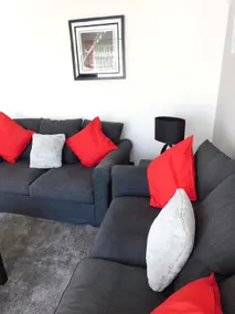 Charming 2 bed house Perfect base for sightseeing - Image 2